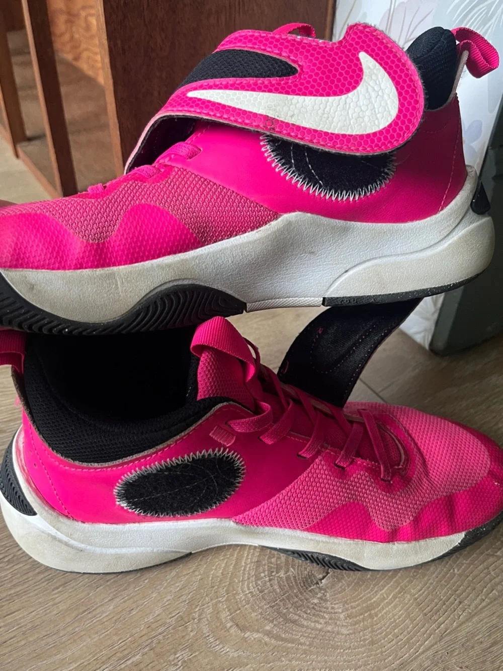 Nike Kids Basketball Velcro girls Hot Pink shoes Sneakers EUC SIZE 5.5